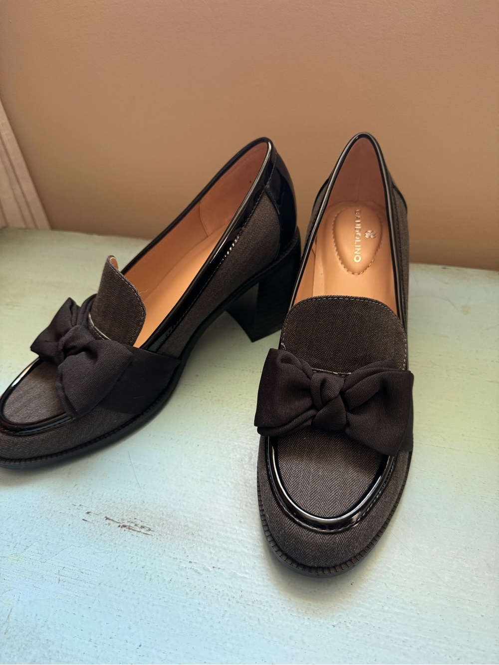 Bandolino Dark Gray and Black Block heel w/ bow Loafers, 8.5, new!